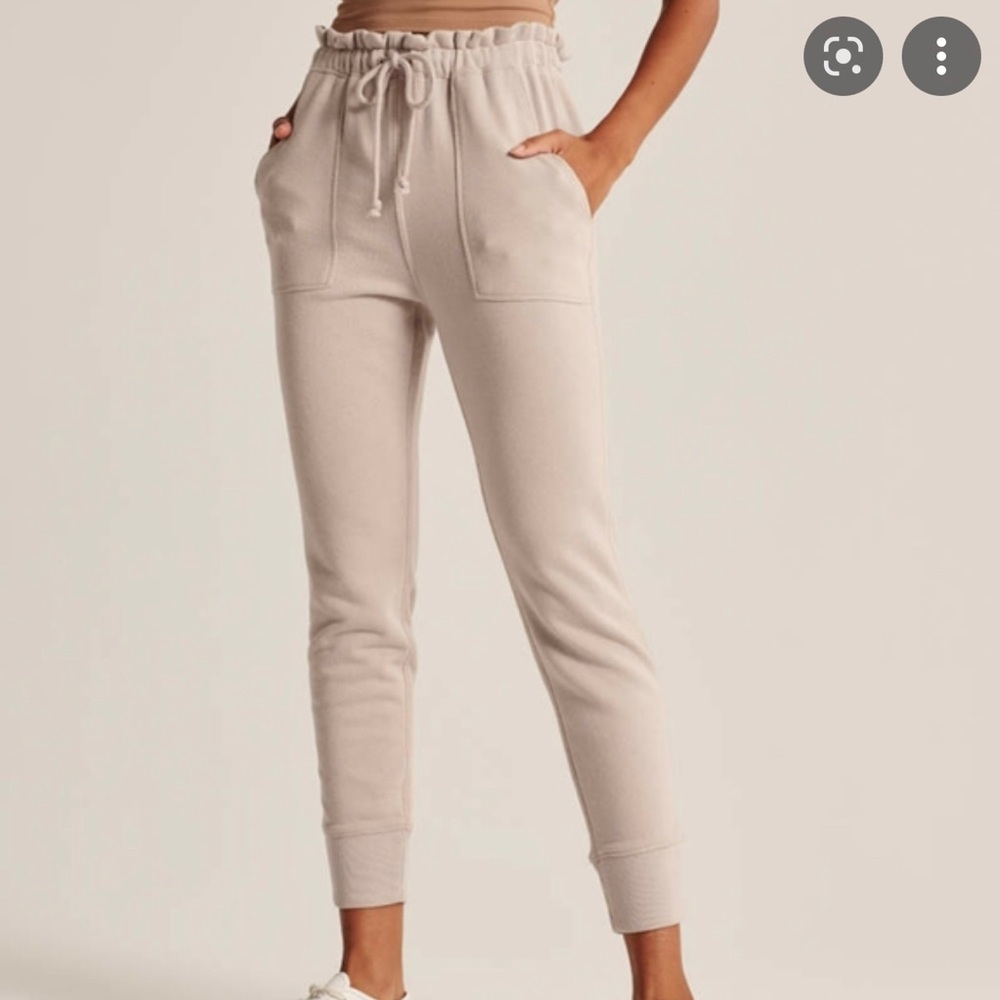 Abercrombie & Fitch Cloud Jogger in Blush